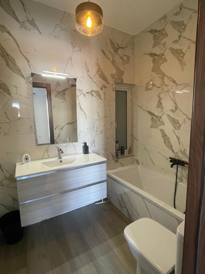Airport Accommodation Bedroom With Bathroom Self Check In And Self Check Out Air-Condition Included Mqabba Ngoại thất bức ảnh