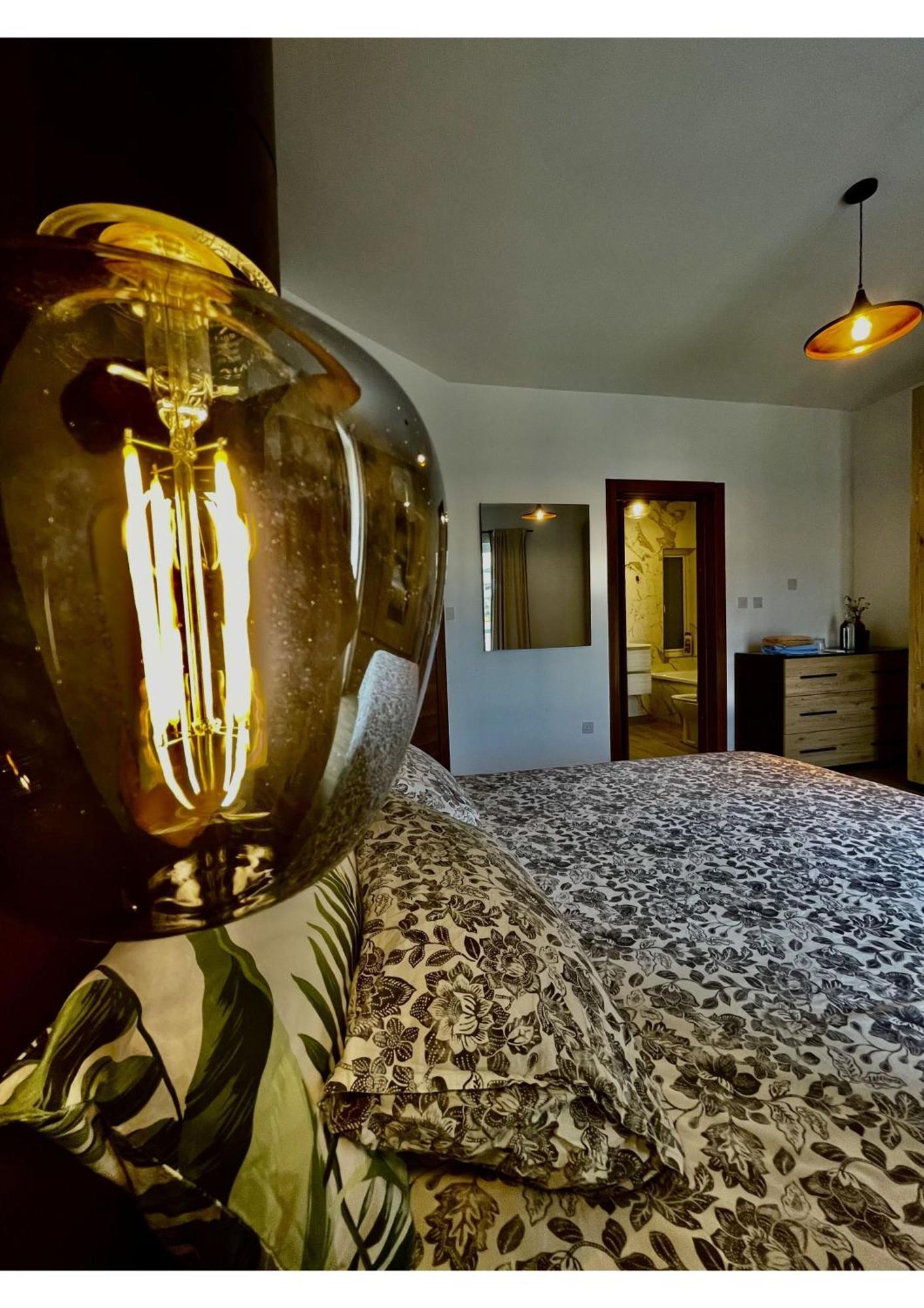 Airport Accommodation Bedroom With Bathroom Self Check In And Self Check Out Air-Condition Included Mqabba Ngoại thất bức ảnh