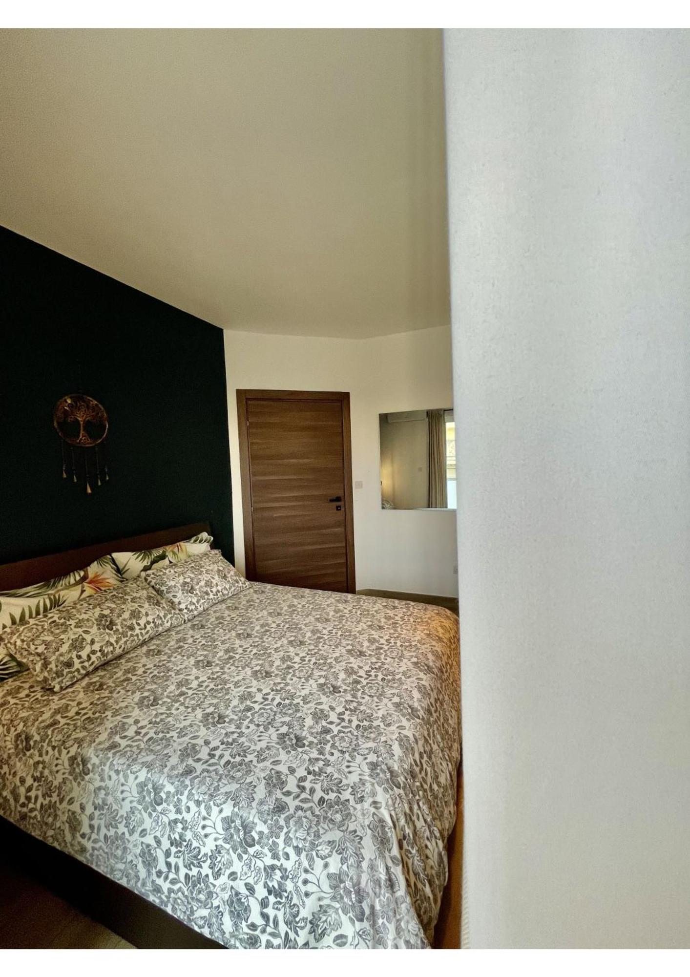 Airport Accommodation Bedroom With Bathroom Self Check In And Self Check Out Air-Condition Included Mqabba Ngoại thất bức ảnh